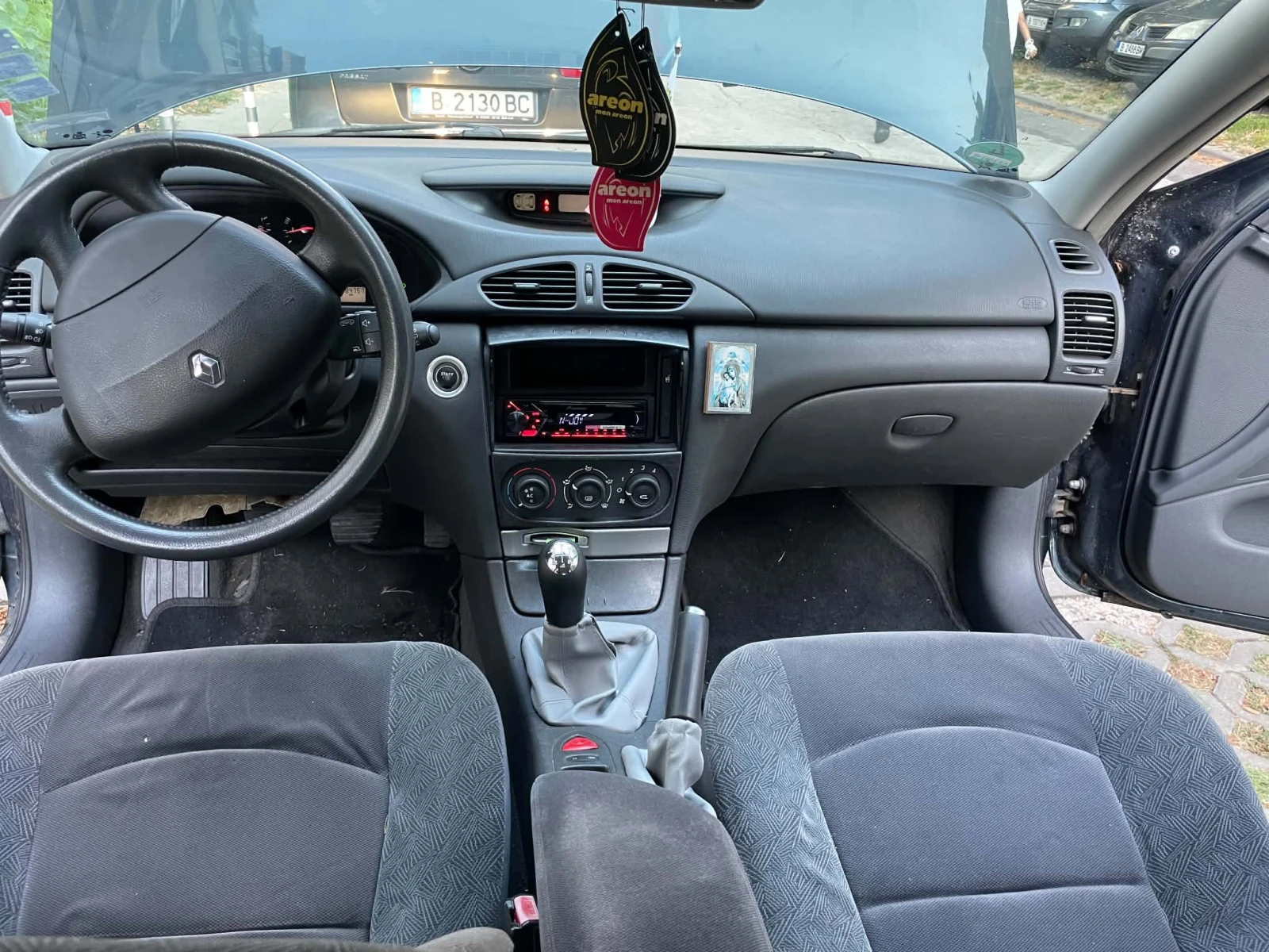 Renault Laguna 1.6L 2002г., снимка 8 - Автомобили и джипове - 56191213