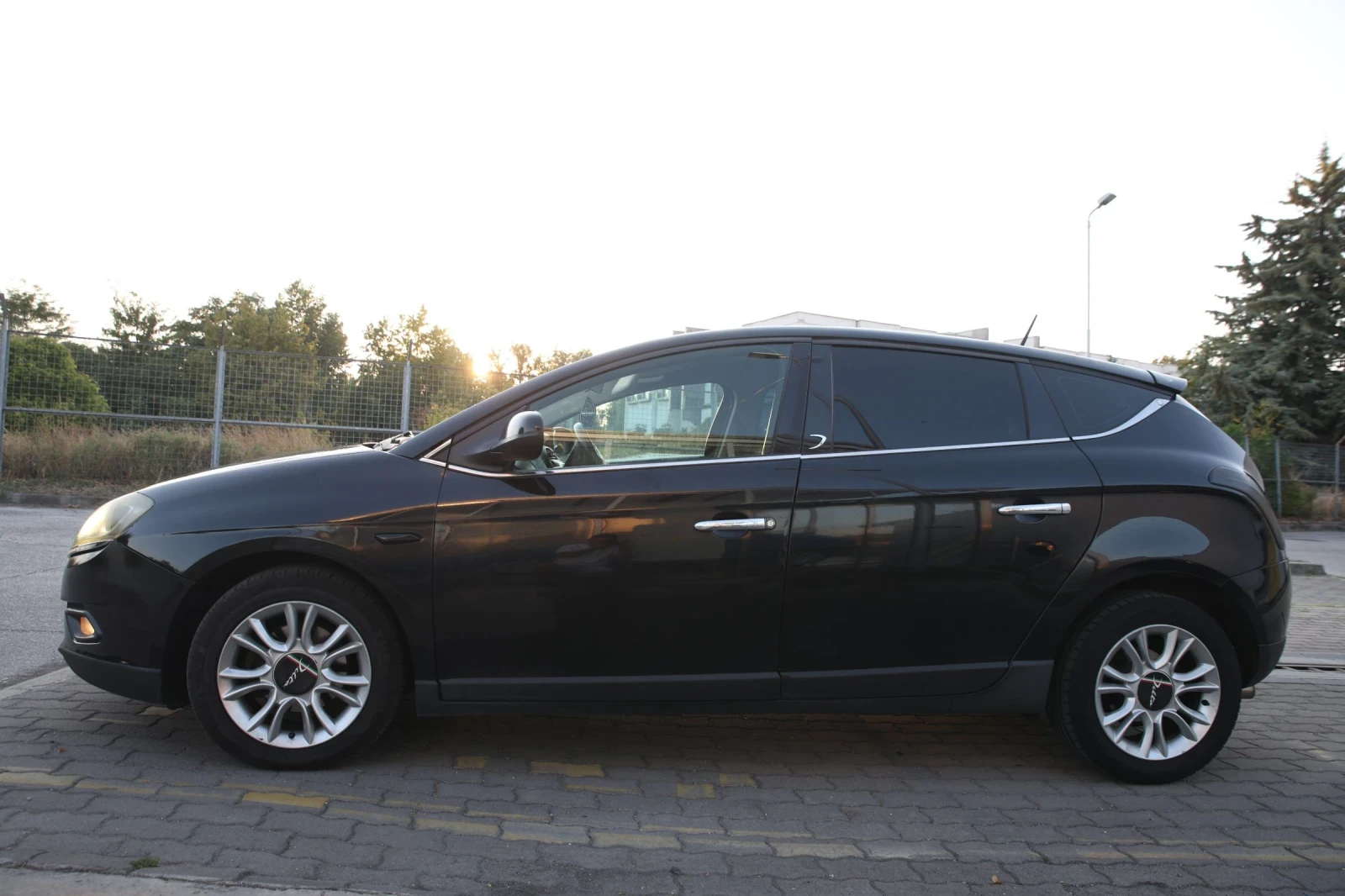 Lancia Delta 1.4 120 ГАЗ , снимка 7 - Автомобили и джипове - 56016373