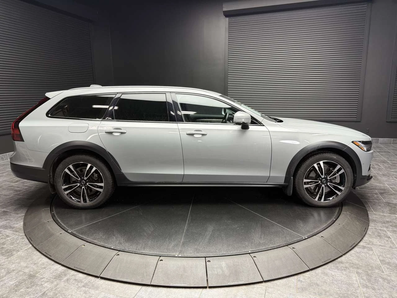 Volvo V90 Cross Country B6 PLUS, снимка 2 - Автомобили и джипове - 56537251