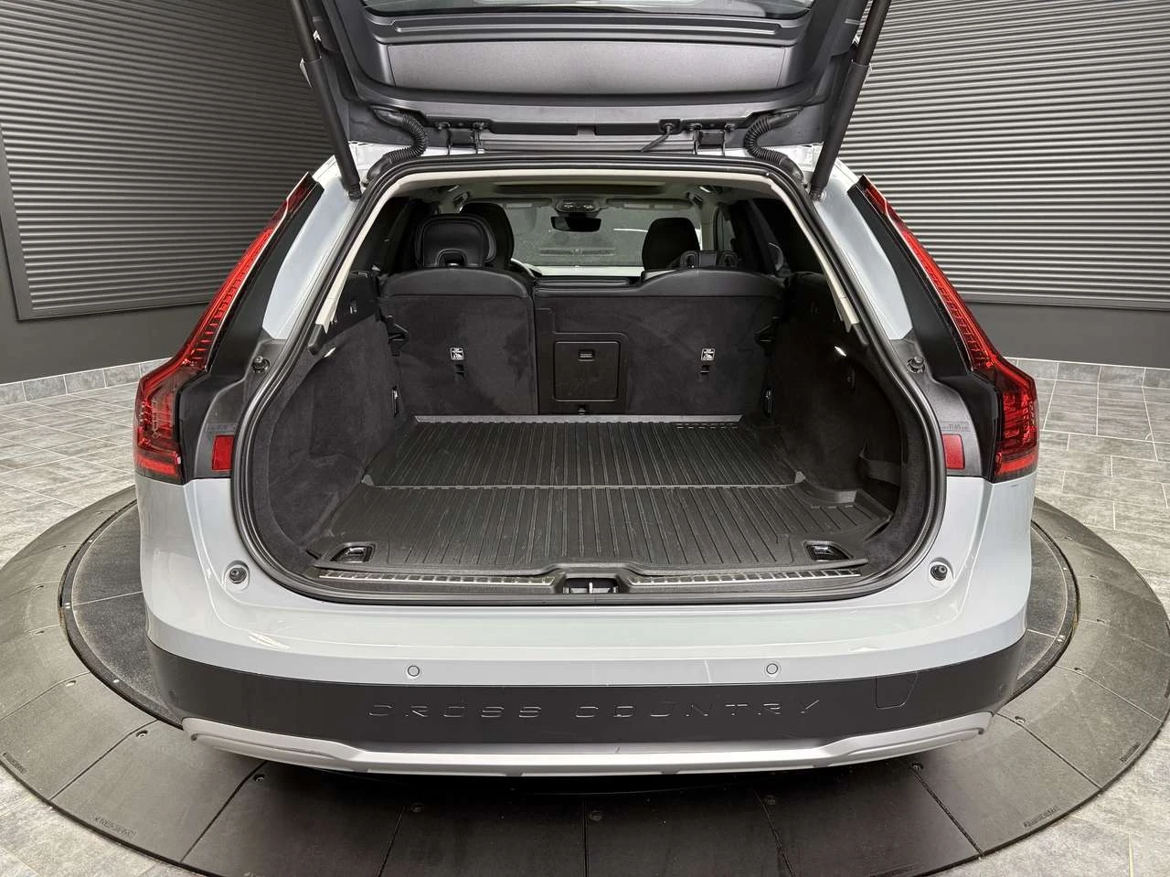Volvo V90 Cross Country B6 PLUS, снимка 5 - Автомобили и джипове - 56537251