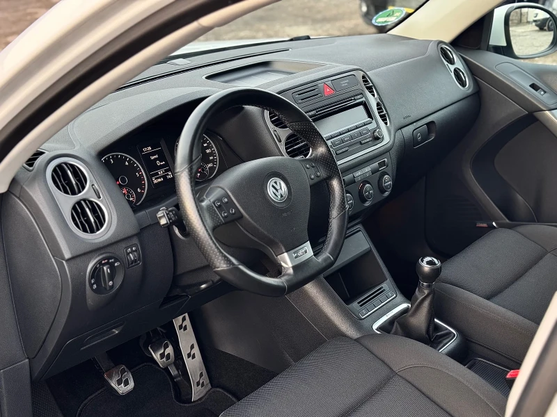 VW Tiguan 2.0TDI 170кс 4x4 R-LINE DYNAUDIO ПЕЧКА СЕР-КНИЖКА, снимка 10 - Автомобили и джипове - 49311184