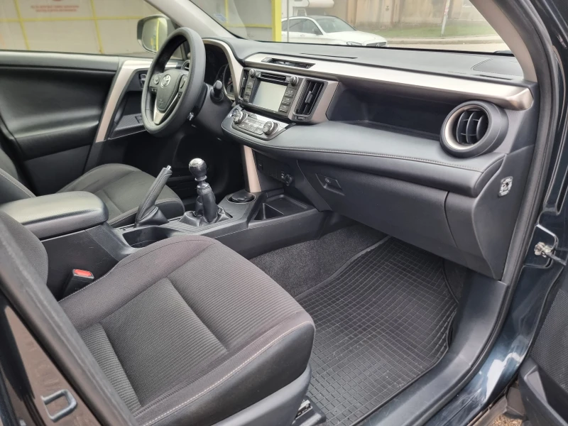 Toyota Rav4 2.0D4D* 4X4* NAVI * KAMERA* LED* Keyless* 2015г , снимка 12 - Автомобили и джипове - 53097238