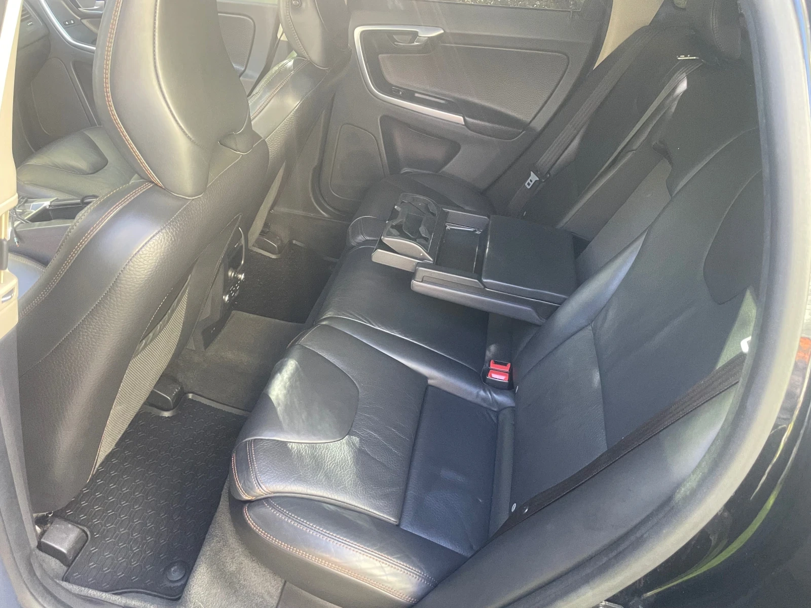 Volvo XC60 2.4 D5 - изображение 9