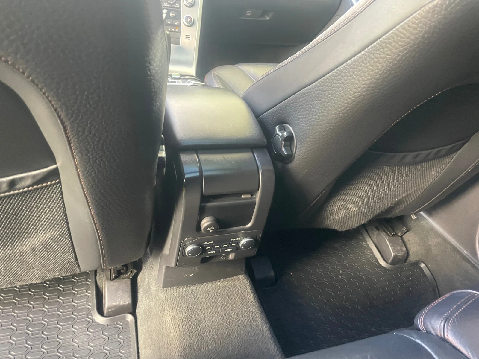 Volvo XC60 2.4 D5 - изображение 10