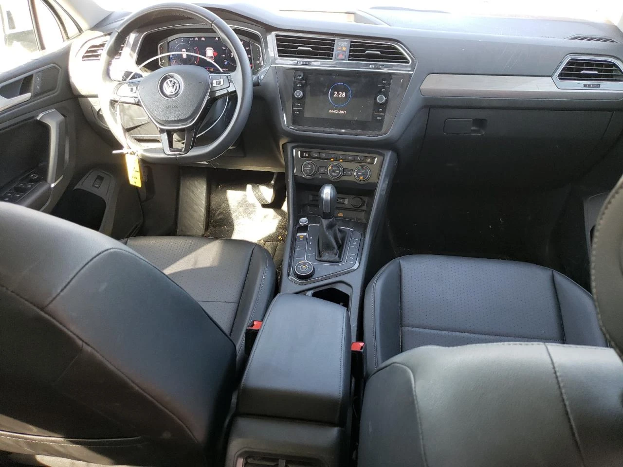 VW Tiguan SE 2.0L / ФИКСИРАНА ЦЕНА! DIGITAL/КОЖА/ПОДГРЕВИ - изображение 8