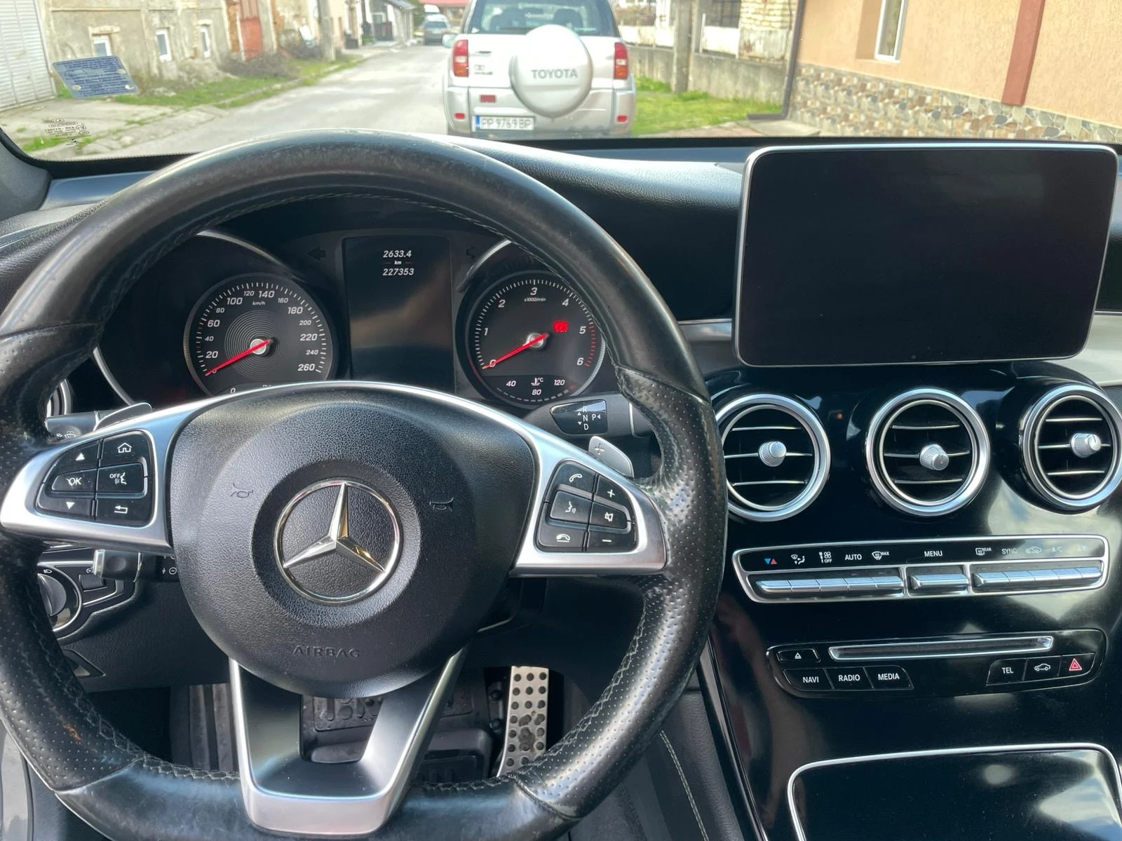 Mercedes-Benz GLC 250 coupe, снимка 8 - Автомобили и джипове - 54106612