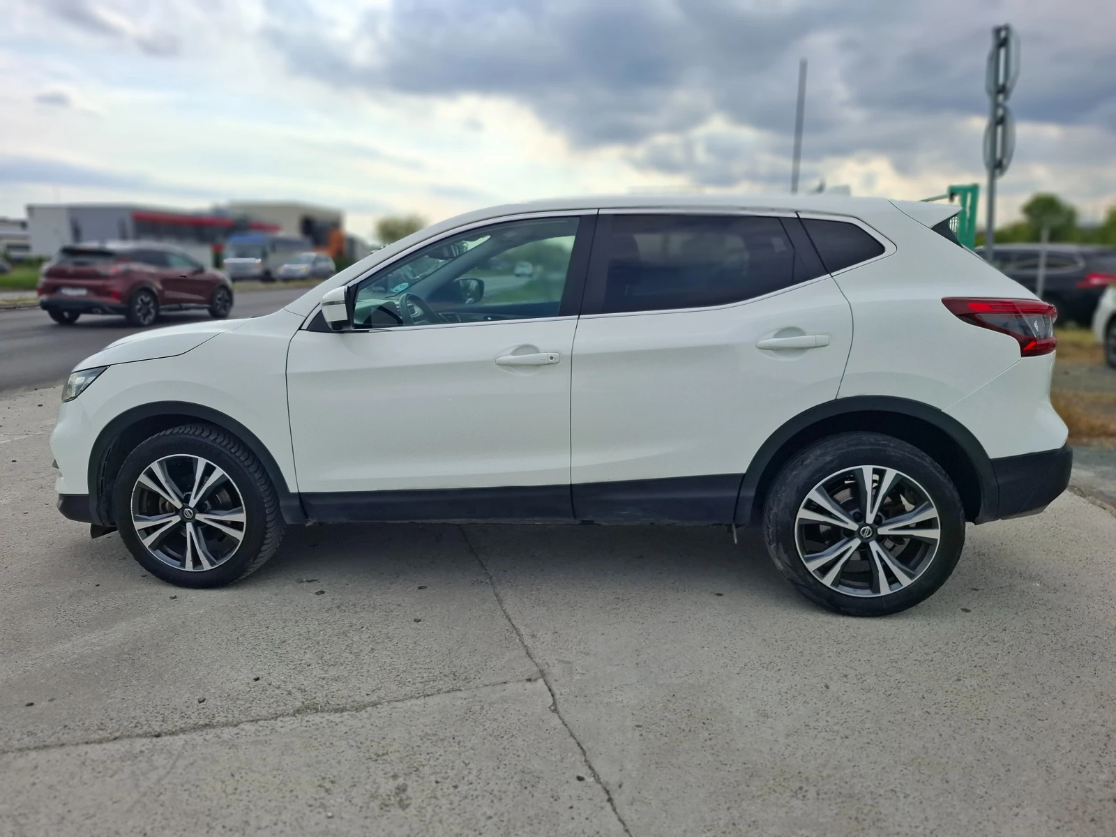 Nissan Qashqai 1, 5 DCi , снимка 7 - Автомобили и джипове - 54413383