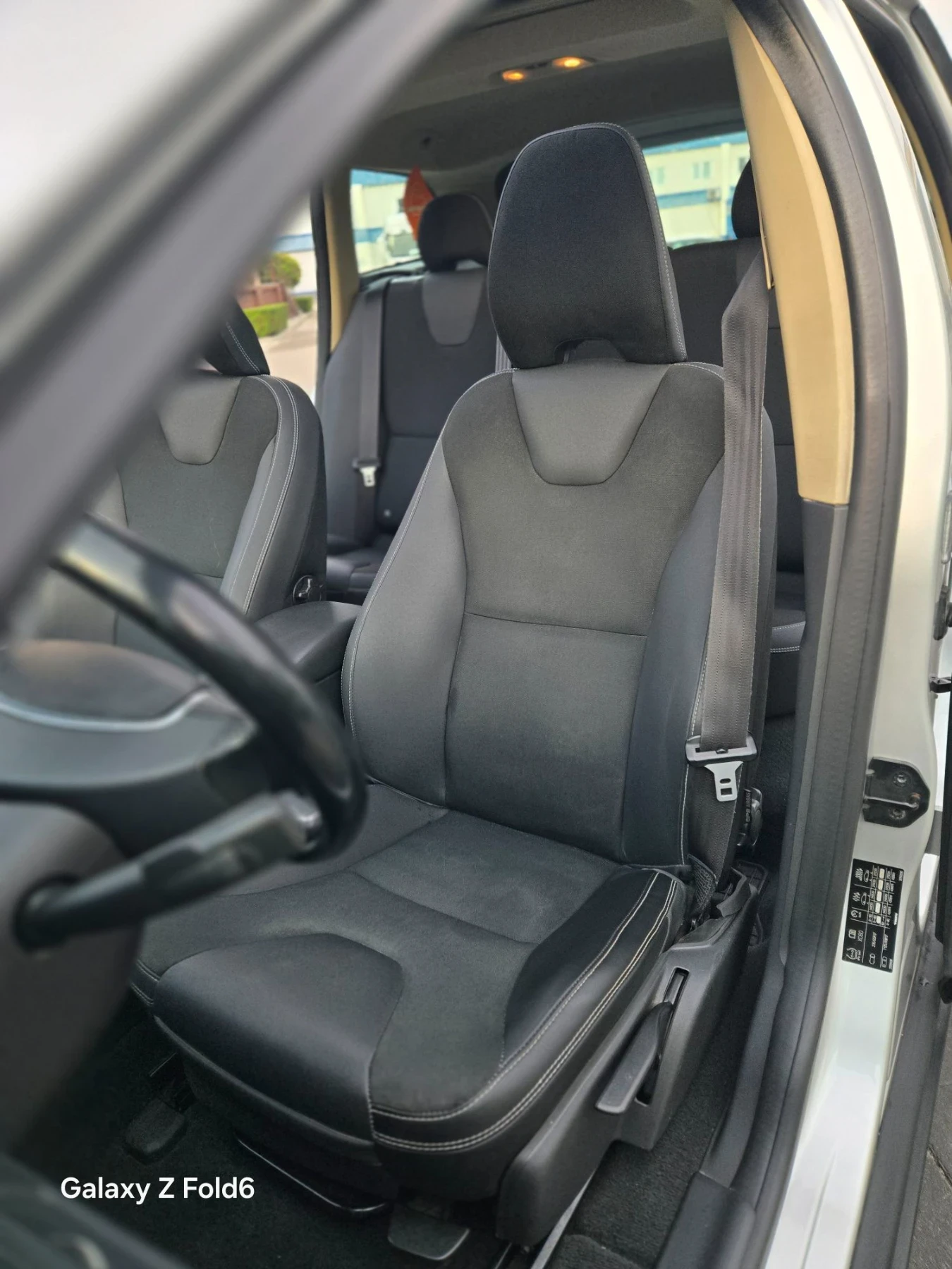 Volvo XC60 4х4, ръчка, Обслужена от А до Я преди 7000км., снимка 10 - Автомобили и джипове - 56230407