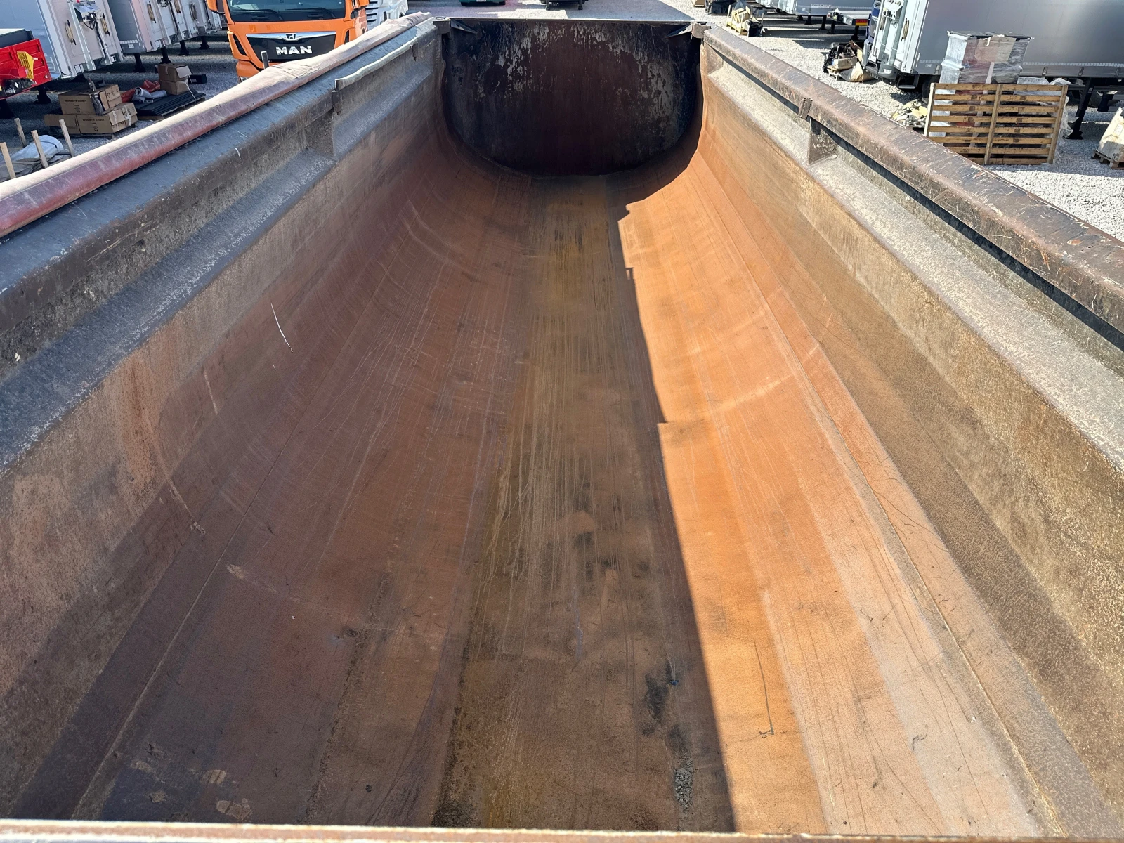 Полуремарке Schwarzmuller 5880кг, 25м3, ALCOA, боге, снимка 12 - Ремаркета - 53871442