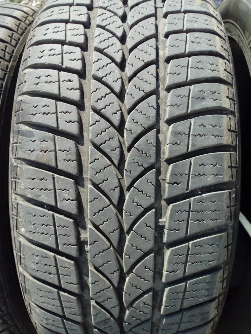 Гуми Зимни 205/55R16, снимка 5 - Гуми и джанти - 28177578