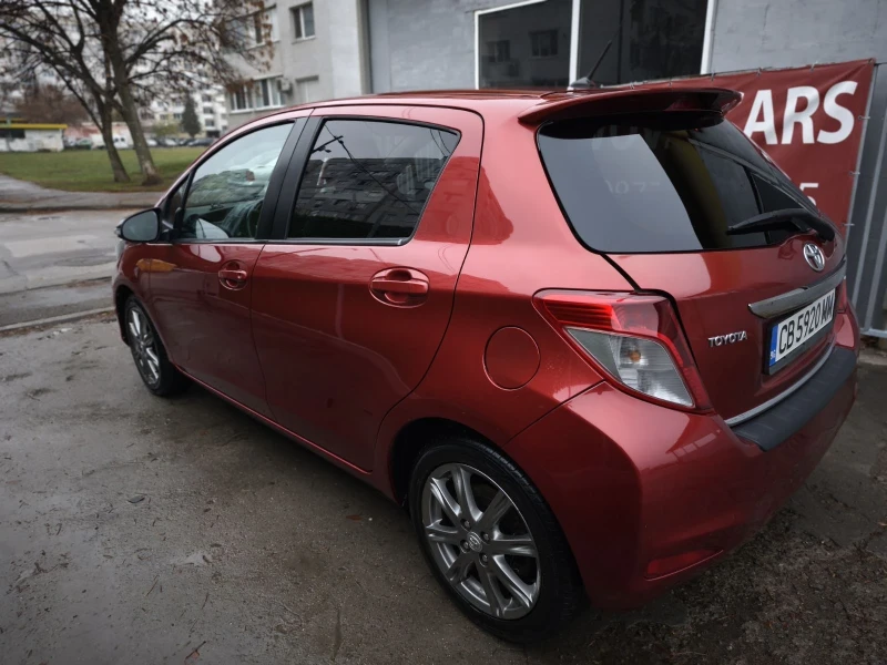 Toyota Yaris 1.33i-100к.с* Евро-5* Навигация* Регистрирана* , снимка 2 - Автомобили и джипове - 47963054