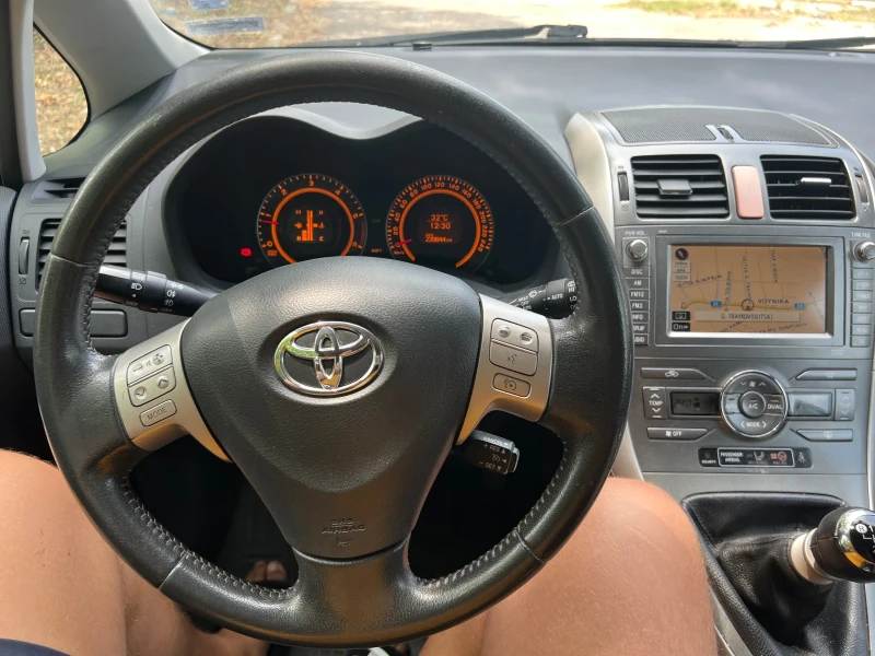 Toyota Auris 2.2, снимка 6 - Автомобили и джипове - 48669395