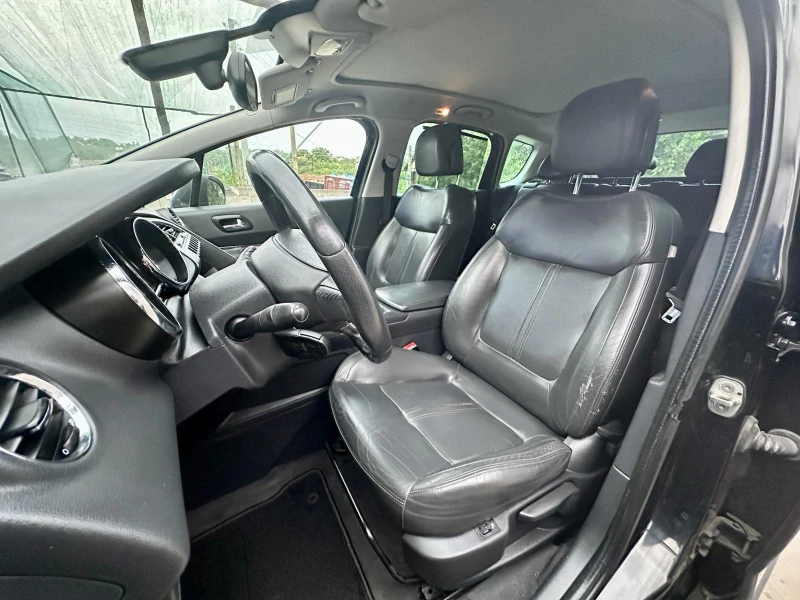 Peugeot 3008 1.6 HDi Feline, Панорама, Кожа с Подгрев, Лизинг, снимка 14 - Автомобили и джипове - 50827667