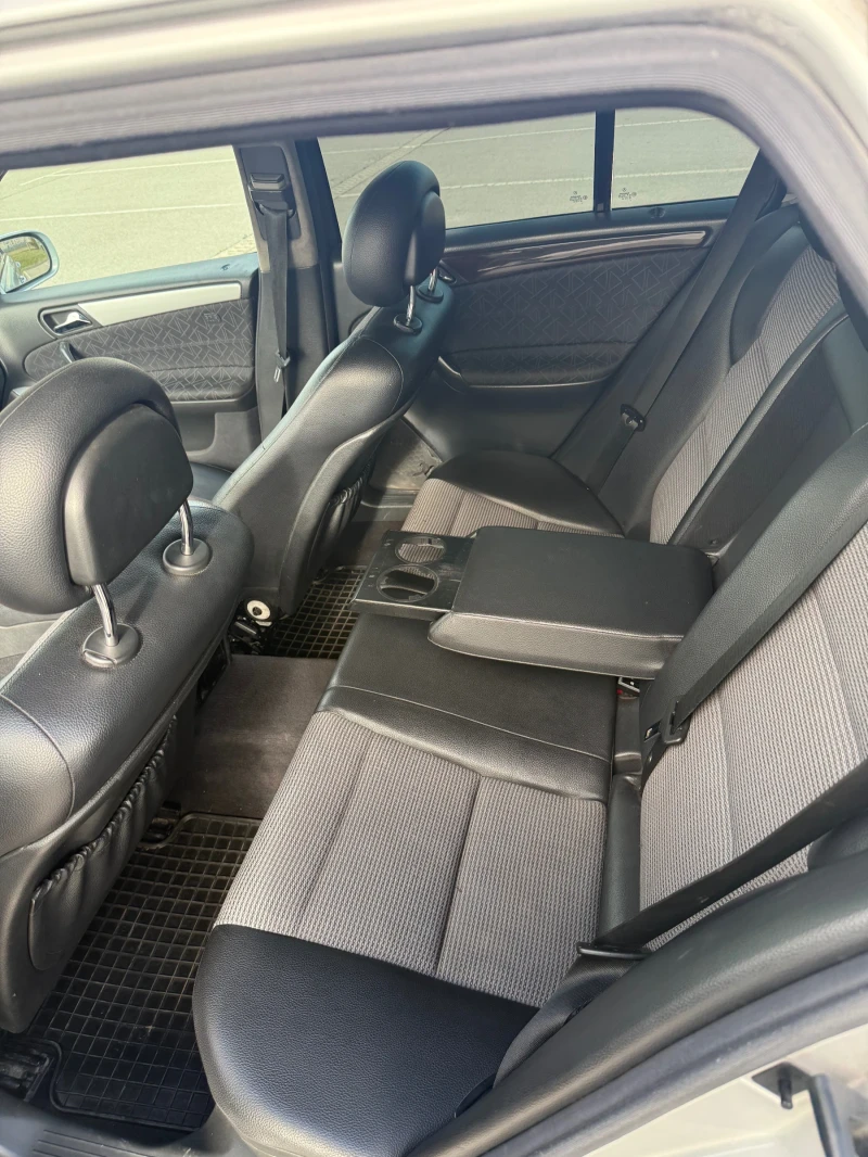 Mercedes-Benz C 220, снимка 9 - Автомобили и джипове - 52282846