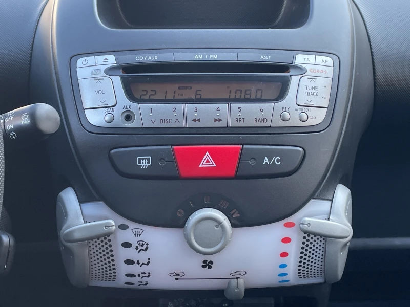 Toyota Aygo 1.0 petrol, снимка 15 - Автомобили и джипове - 52736716