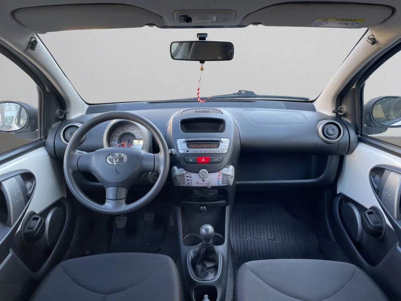 Toyota Aygo 1.0 petrol, снимка 13 - Автомобили и джипове - 52736716