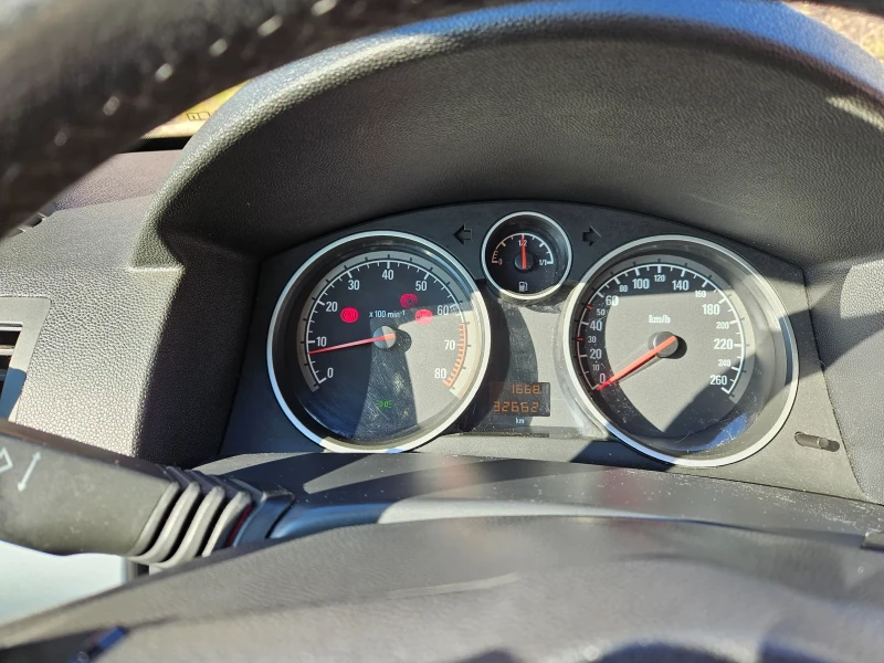 Opel Astra Astra H, снимка 13 - Автомобили и джипове - 52923648