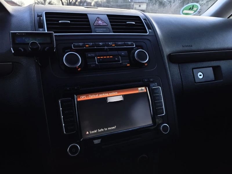 VW Touran 1.6tdi, снимка 11 - Автомобили и джипове - 53037296