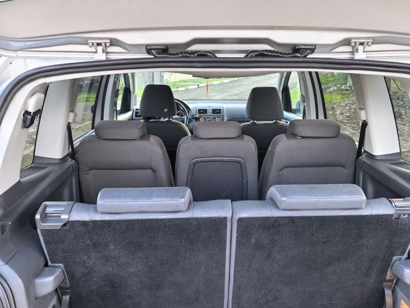 VW Touran 1.6tdi, снимка 7 - Автомобили и джипове - 53037296