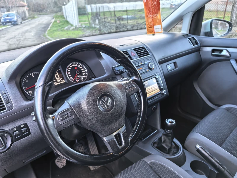 VW Touran 1.6tdi, снимка 8 - Автомобили и джипове - 53037296
