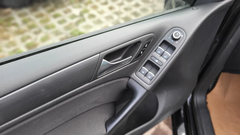 VW Golf 2.0 TDI, снимка 10 - Автомобили и джипове - 53122516