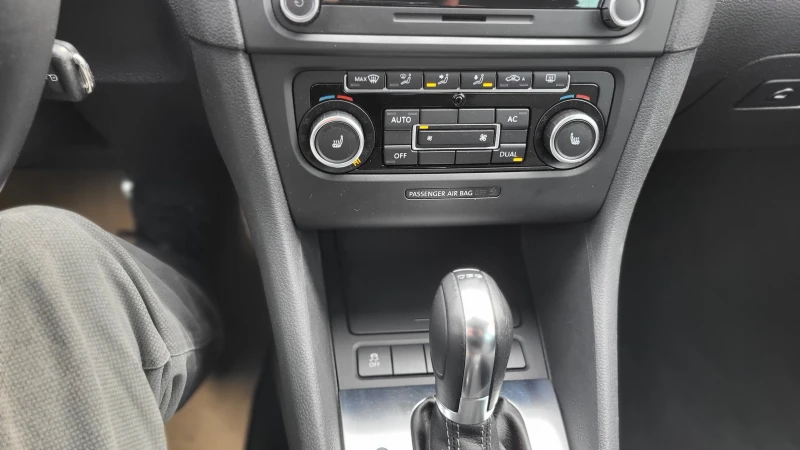 VW Golf 2.0 TDI, снимка 13 - Автомобили и джипове - 53122516