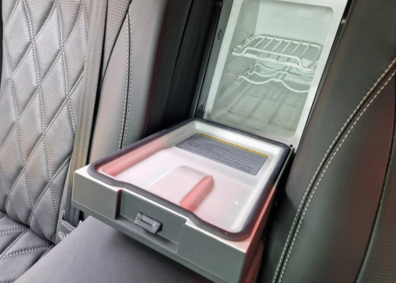 Bentley Flying Spur 4.0 V8 4WD, снимка 11 - Автомобили и джипове - 53161983