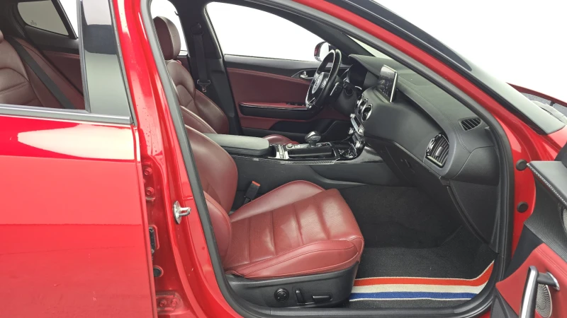 Kia Stinger 3.3 TURBO 4x4 GT / Пълна сервизна история !!!, снимка 7 - Автомобили и джипове - 53477237