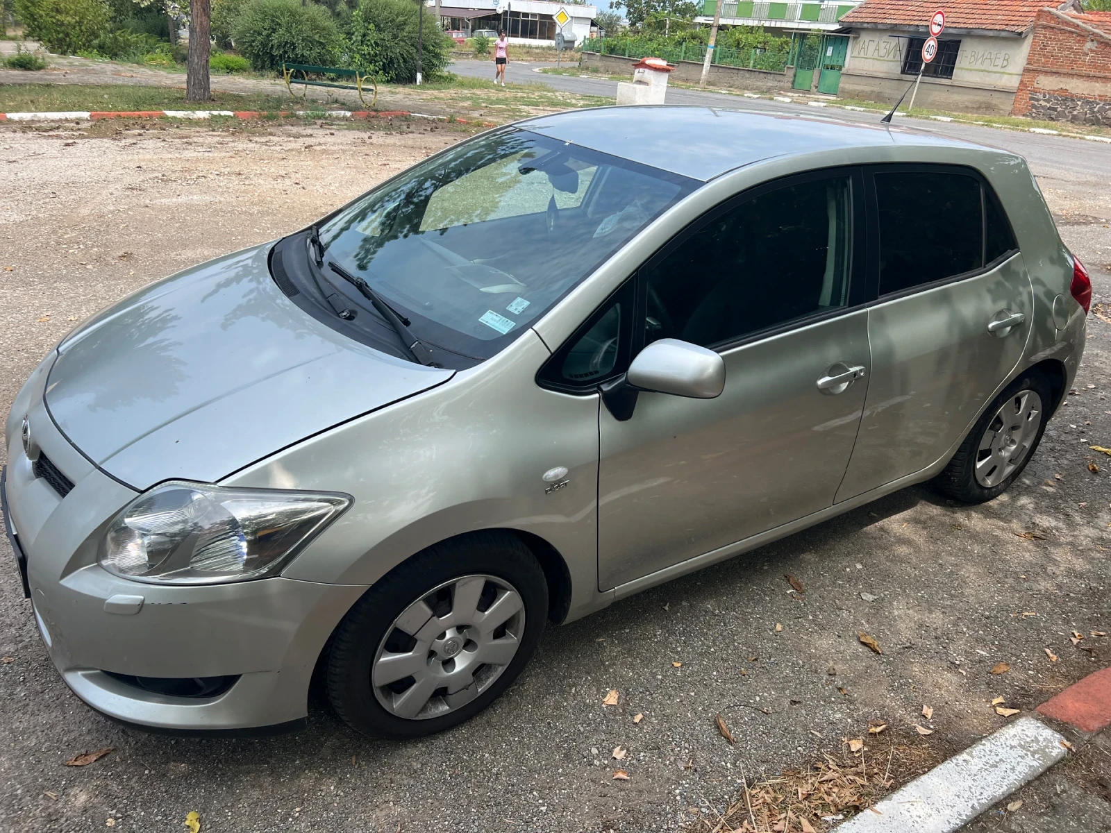 Toyota Auris 2.2 - изображение 5