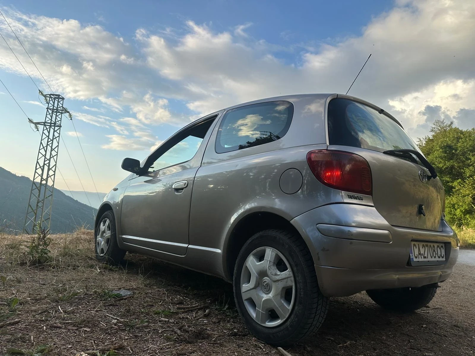 Toyota Yaris 1.0 VVTI - изображение 3