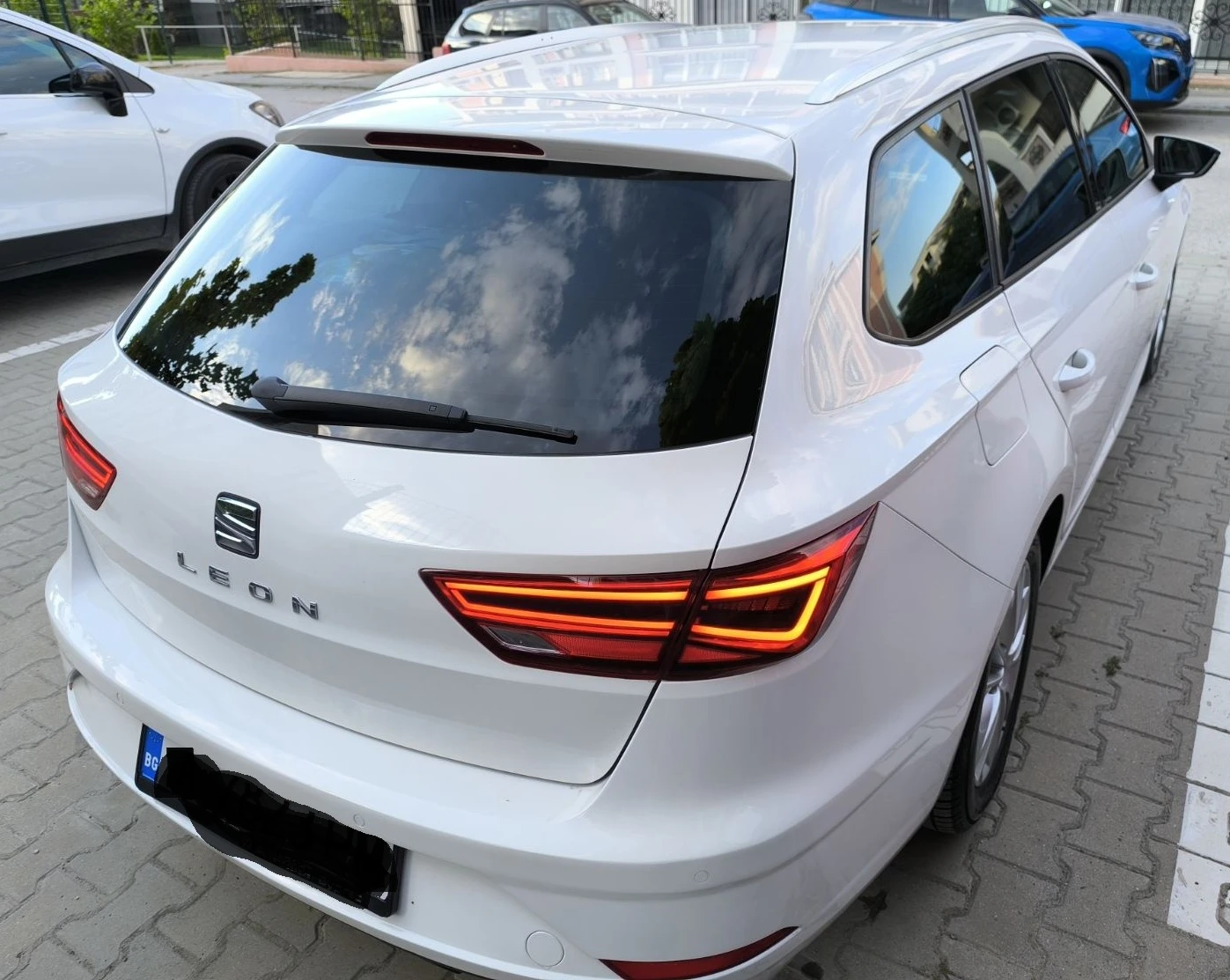 Seat Leon 1.6 TDI DSG7-CAM-DISTRONIC, снимка 4 - Автомобили и джипове - 53911173