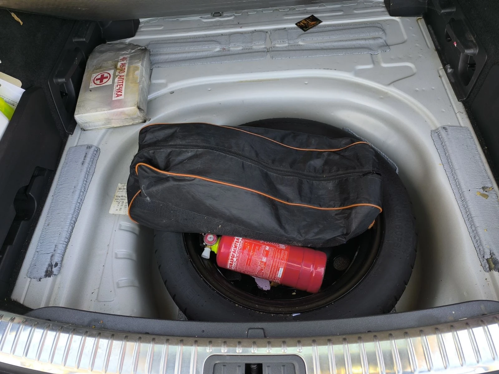 Seat Leon 1.6 TDI DSG7-CAM-DISTRONIC, снимка 12 - Автомобили и джипове - 53911173