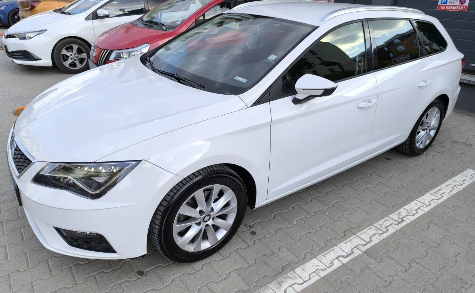Seat Leon 1.6 TDI DSG7-CAM-DISTRONIC, снимка 2 - Автомобили и джипове - 53911173
