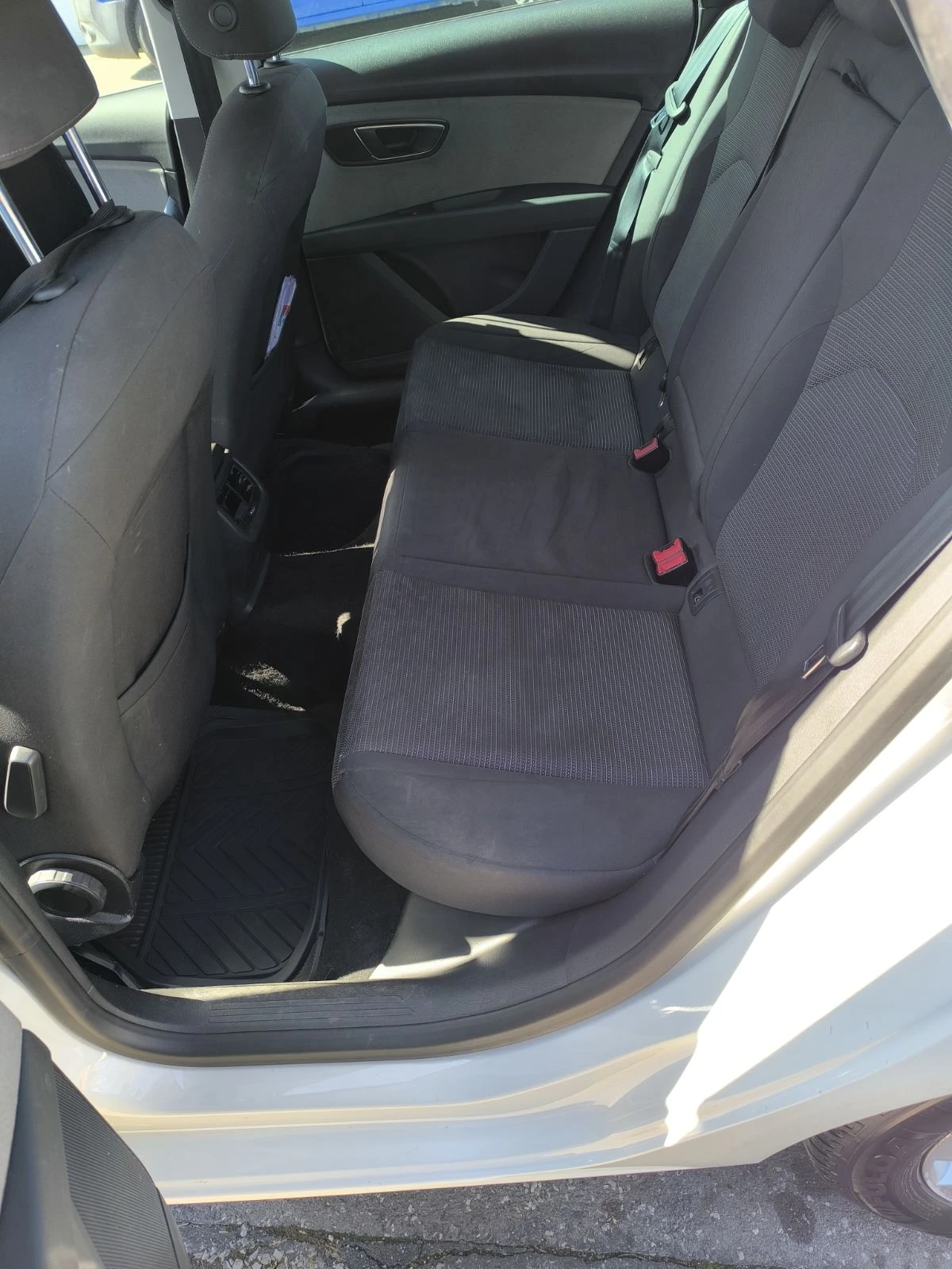 Seat Leon 1.6 TDI DSG7-CAM-DISTRONIC, снимка 10 - Автомобили и джипове - 53911173