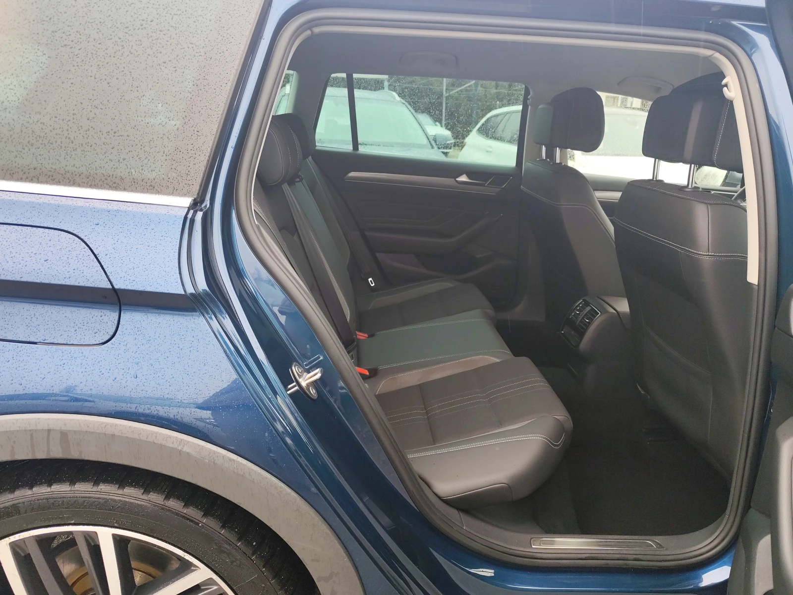 VW Passat ALLTRACK* 2.0TDi-190 * 4X4* LED* АВТОМАТИК* EURO6D, снимка 11 - Автомобили и джипове - 54003913