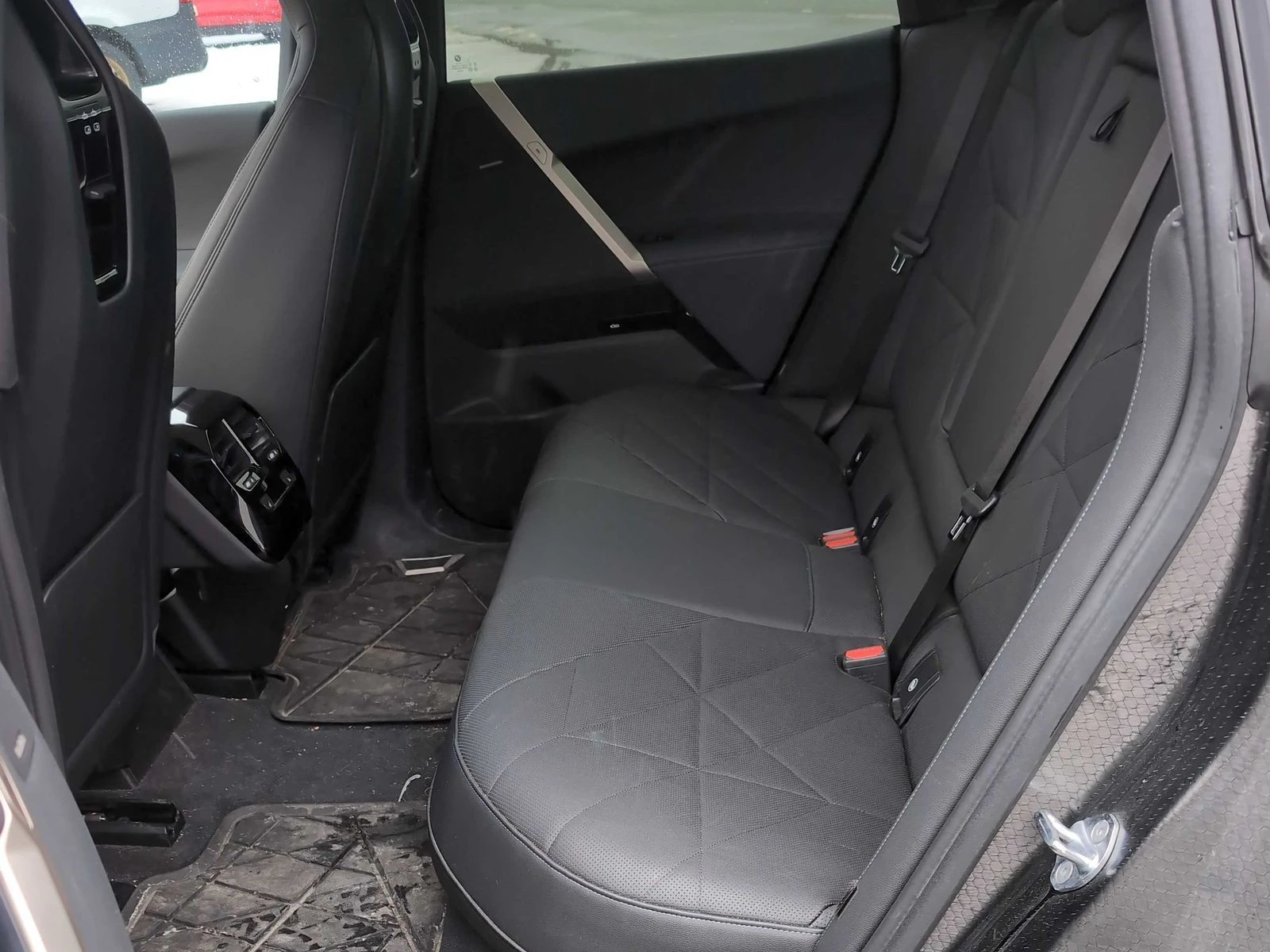 BMW iX xDrive40 АВТО КРЕДИТ, снимка 14 - Автомобили и джипове - 54024560