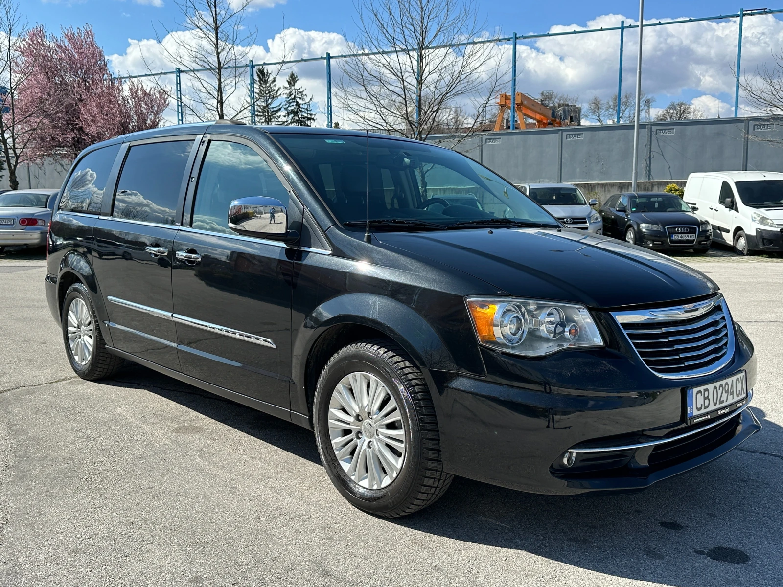 Chrysler Town and Country 3.6i 287 к.с. Газ/бензин/ГАРАНЦИЯ, снимка 6 - Автомобили и джипове - 54147752