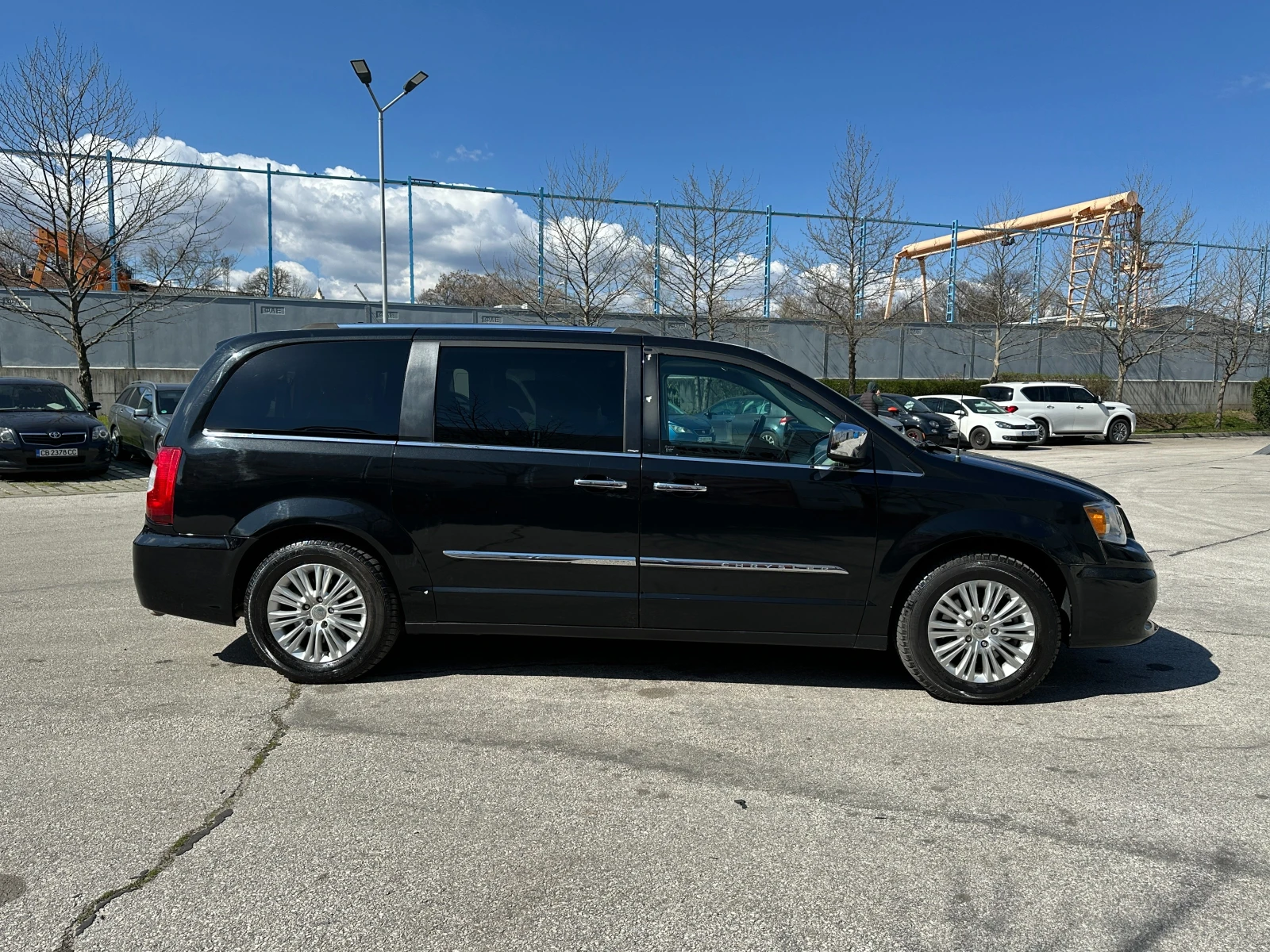 Chrysler Town and Country 3.6i 287 к.с. Газ/бензин/ГАРАНЦИЯ, снимка 5 - Автомобили и джипове - 54147752