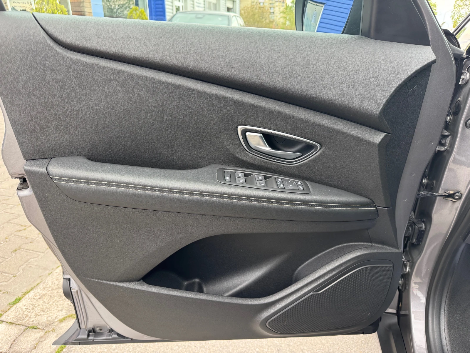 Renault Scenic 1.5 dci 110kc energy edition, снимка 15 - Автомобили и джипове - 54257887