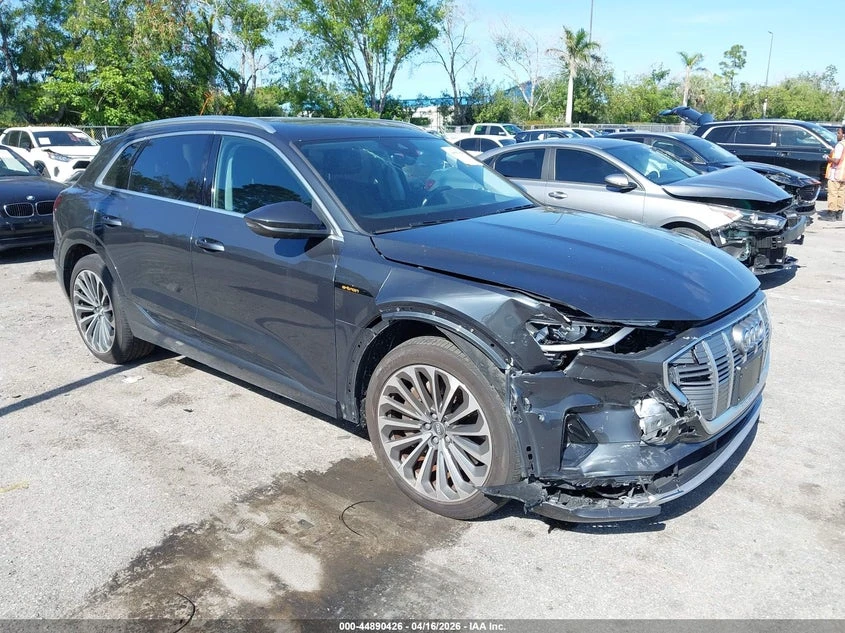 Audi E-Tron Premium Plus