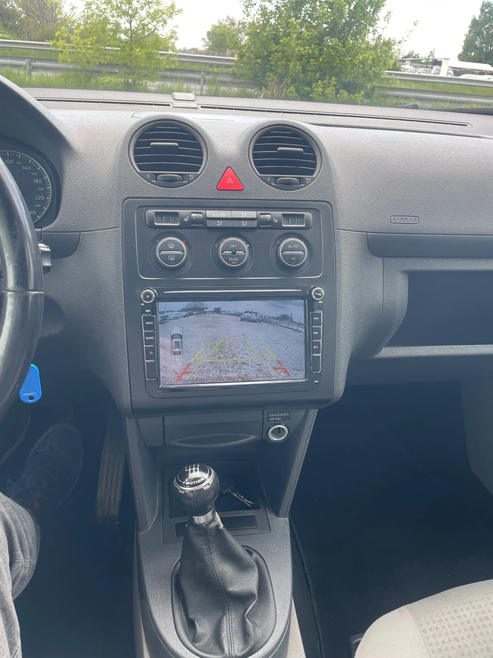 VW Caddy, снимка 10 - Автомобили и джипове - 54412055