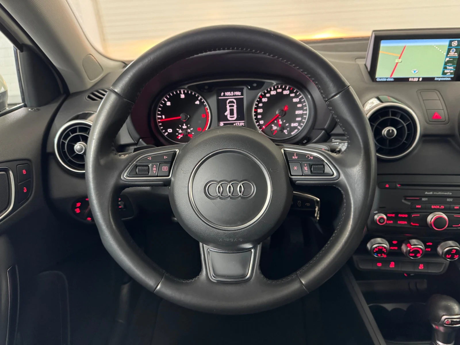 Audi A1 1.6 TDI SPORTBACK / S-TRONIC, снимка 10 - Автомобили и джипове - 54607262