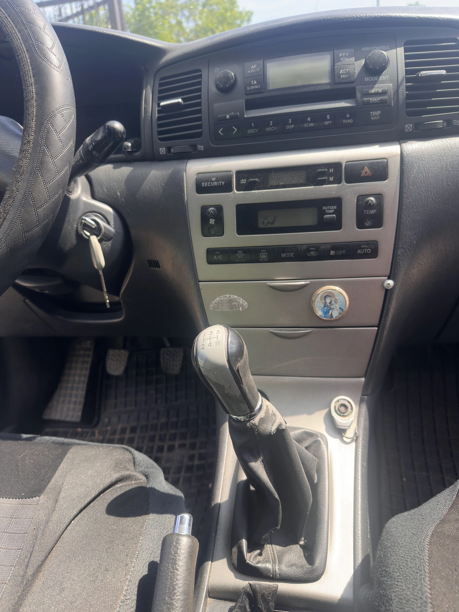 Toyota Corolla D-4D, снимка 11 - Автомобили и джипове - 54822132