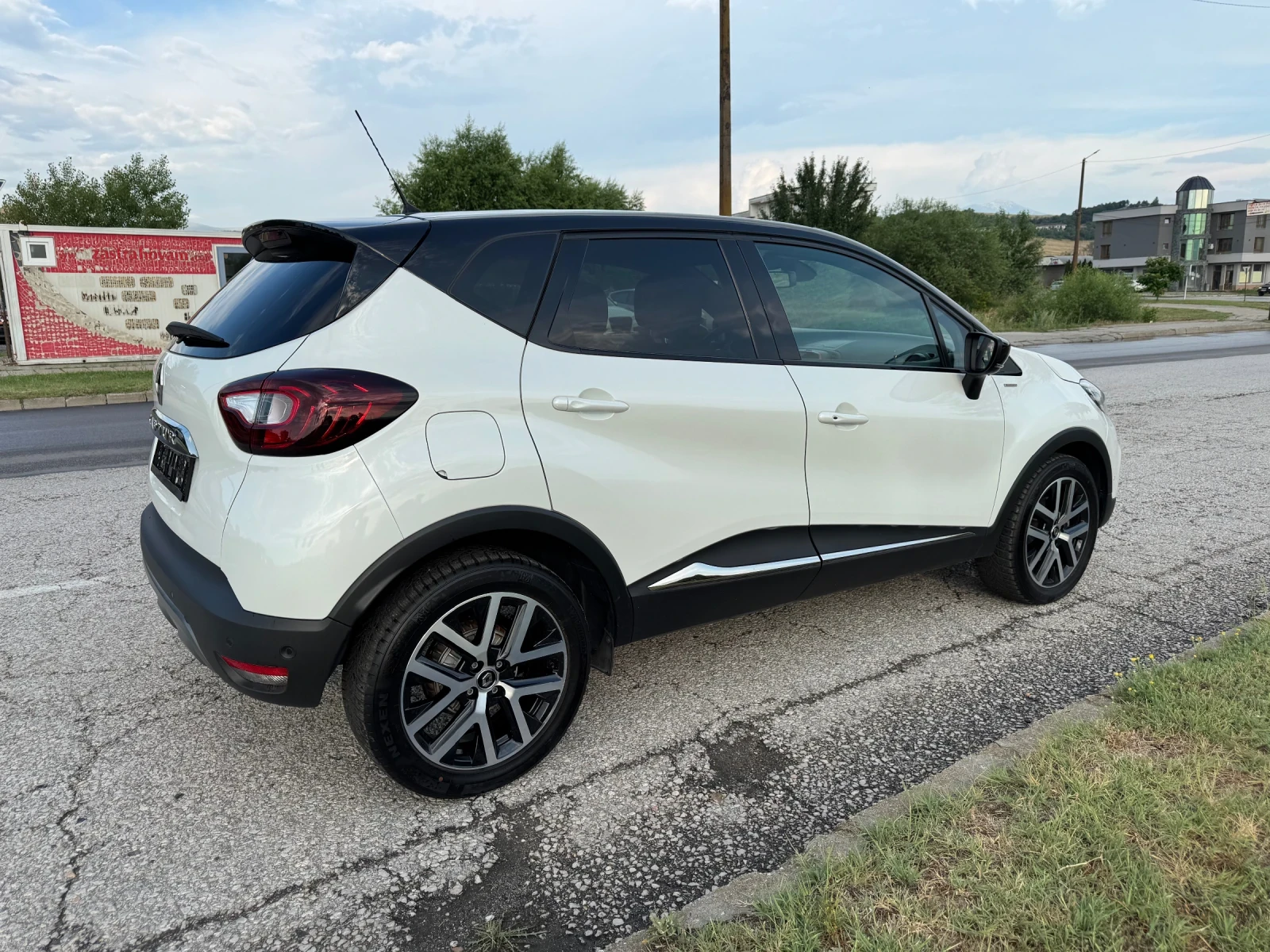 Renault Captur 1.3 Turbo Red Edition Top, снимка 5 - Автомобили и джипове - 55003388
