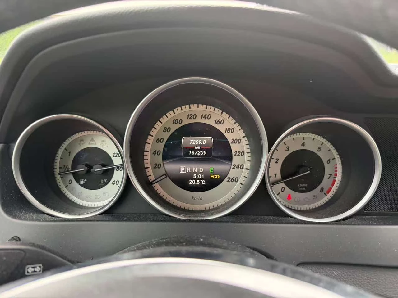 Mercedes-Benz C 300 * ПАНОРАМА* КАМЕРА* ДВА ЧИФТА ГУМИ/ДЖАНТИ*   , снимка 8 - Автомобили и джипове - 55045038