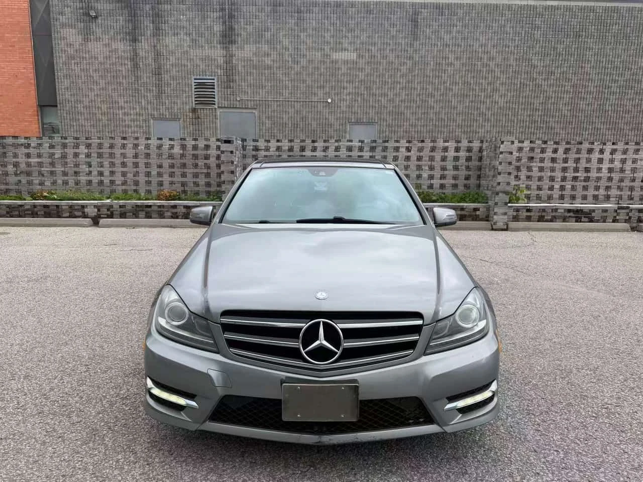Mercedes-Benz C 300 * ПАНОРАМА* КАМЕРА* ДВА ЧИФТА ГУМИ/ДЖАНТИ*   , снимка 2 - Автомобили и джипове - 55045038