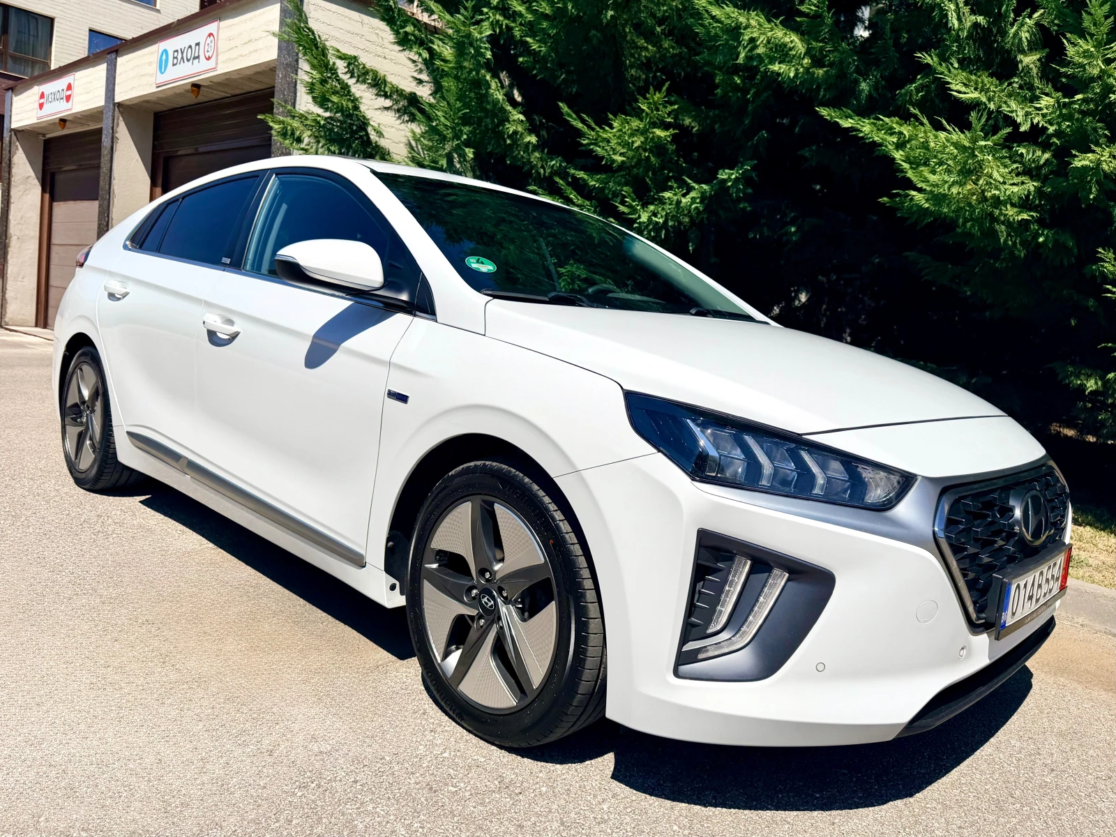 Hyundai Ioniq 1.6 HYBRID PREMIUM PODGREV OBDUHVANE LUK LED FULL, снимка 3 - Автомобили и джипове - 55742153