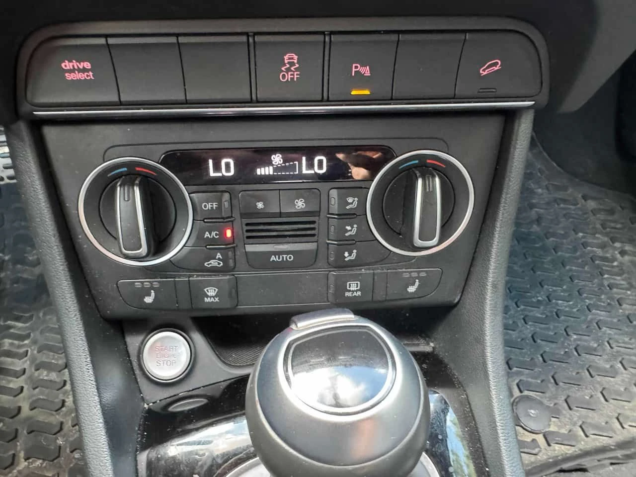 Audi Q3 Technik S-Line CARFAX, снимка 13 - Автомобили и джипове - 55117271