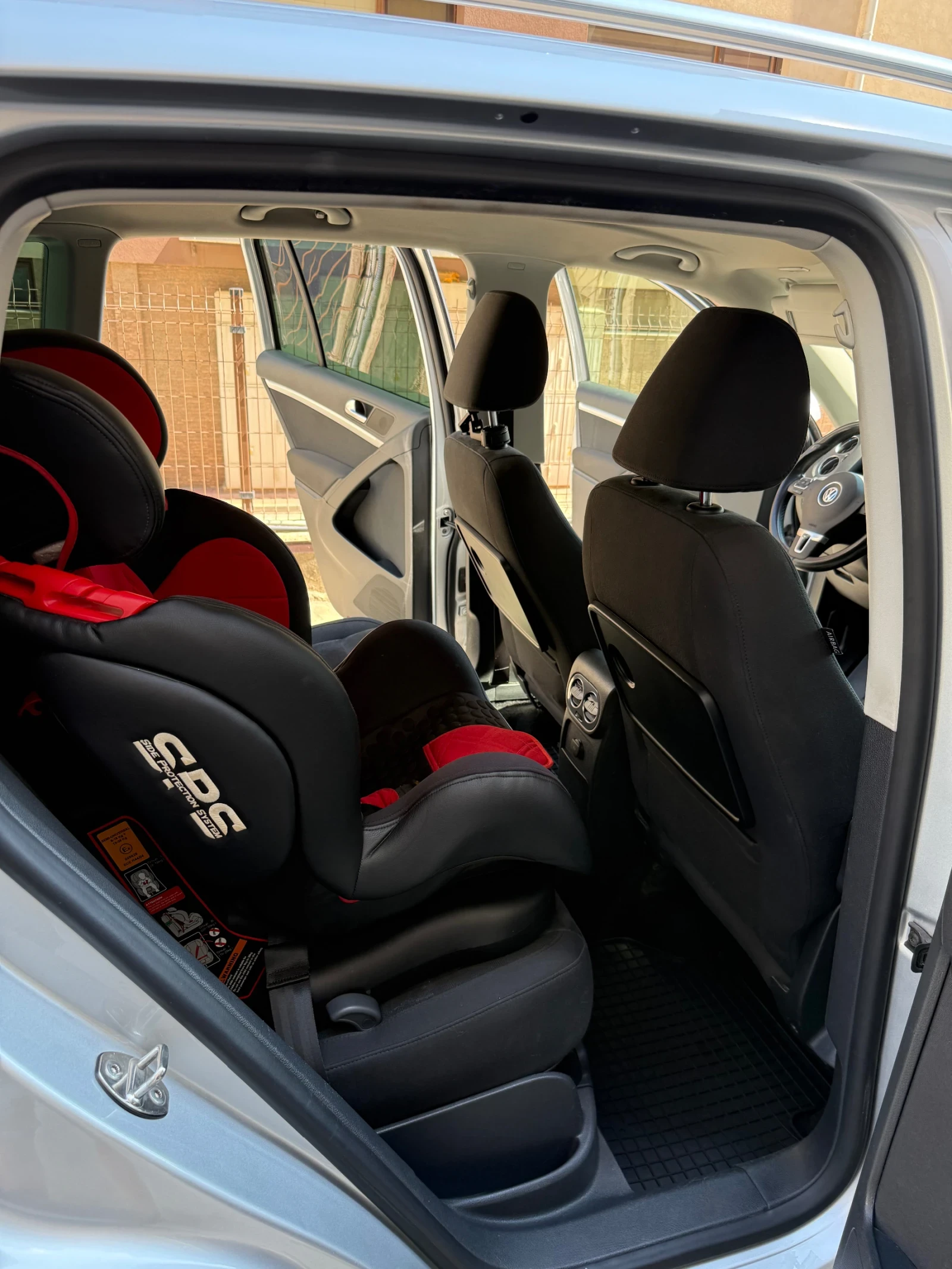 VW Tiguan, снимка 12 - Автомобили и джипове - 55199311