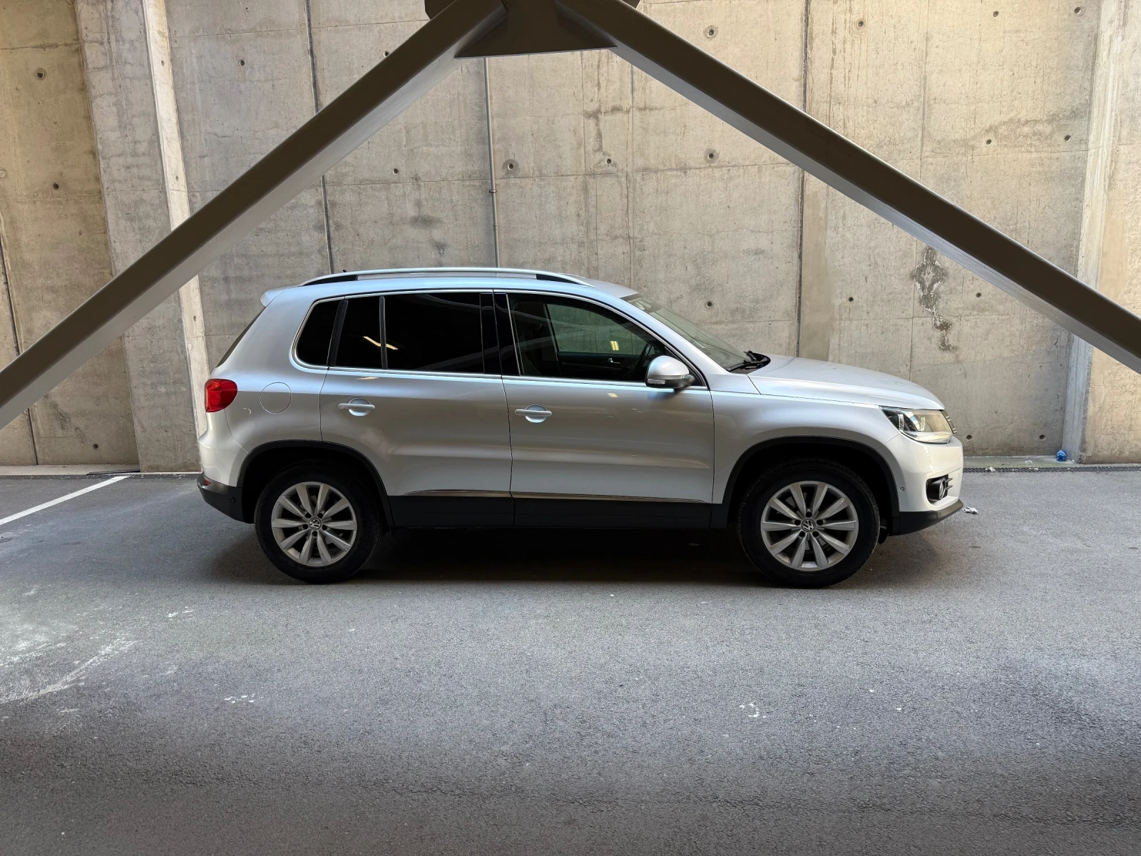 VW Tiguan, снимка 4 - Автомобили и джипове - 55199311